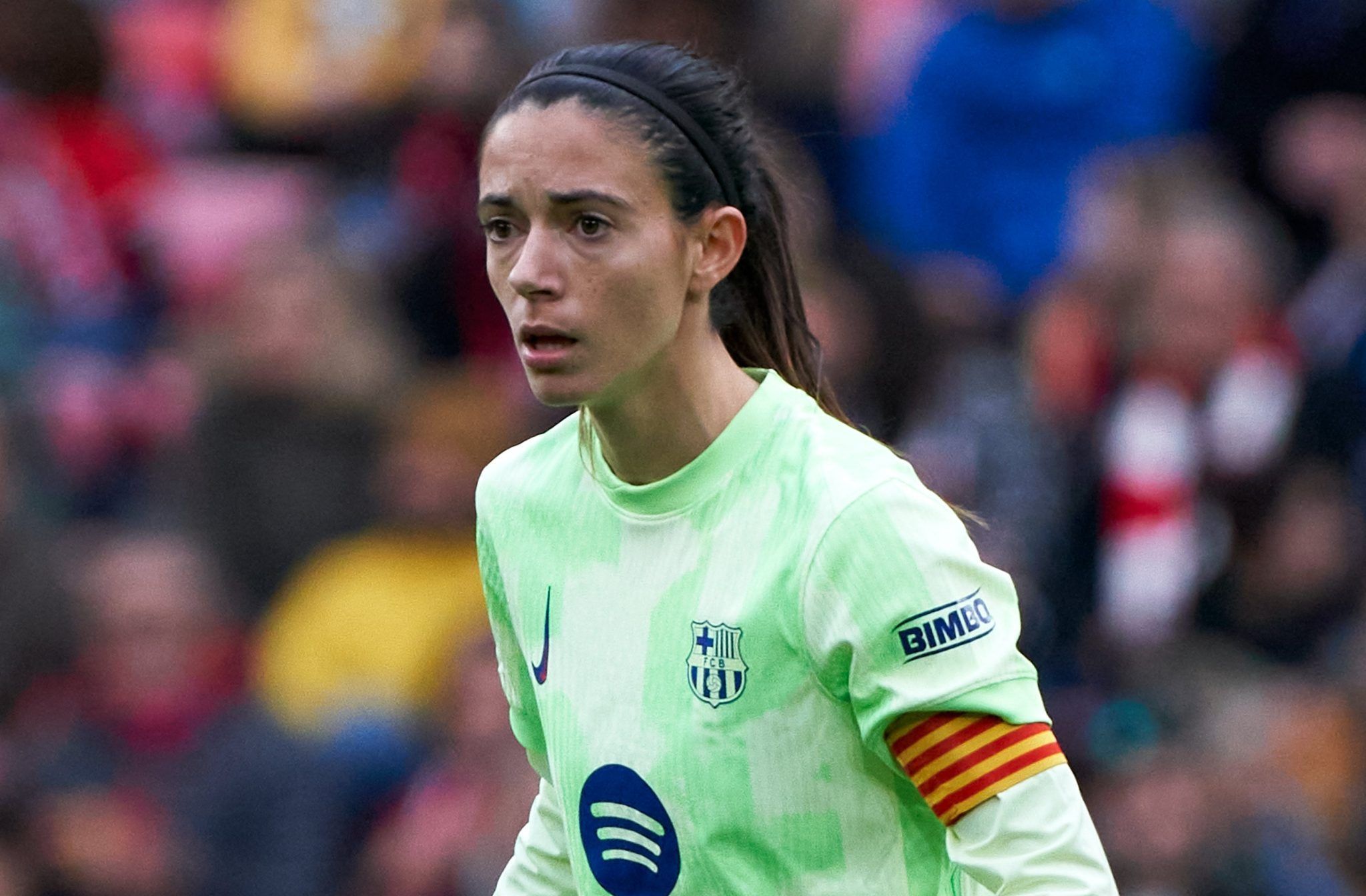 Aitana Bonmatí, capitana del equipo en la primera mitad del Barça - Athletic Club. (Foto: @fcbfemeni)
