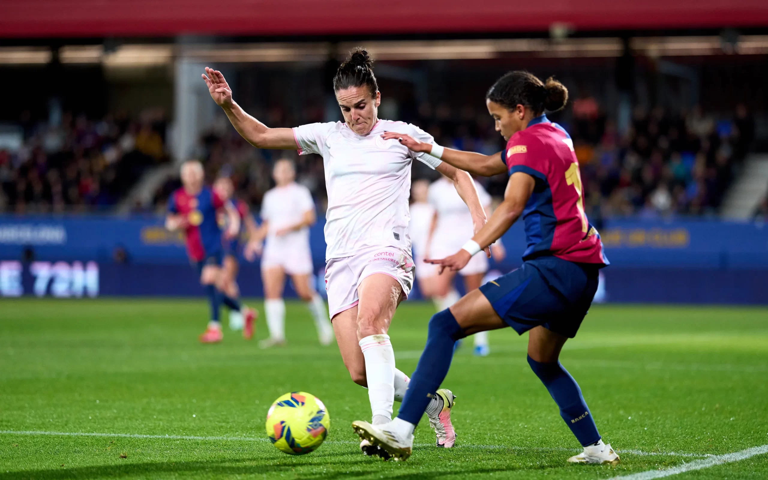 Melanie Serrano, leyenda del Barça, en el encuentro ante Vicky López. (Foto: Alex Caparrós - FC Barcelona)