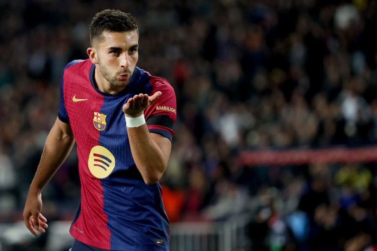 Ferran Torres celebra gol ante Osasuna en Montjuïc