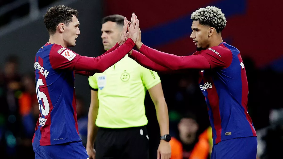 Ronald Araujo y Andreas Christensen en un partido con el Barça.