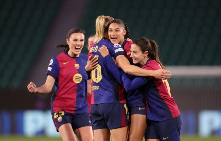El Barça Femenino celebra la victoria por 1-4 ante el Wolfsburgo