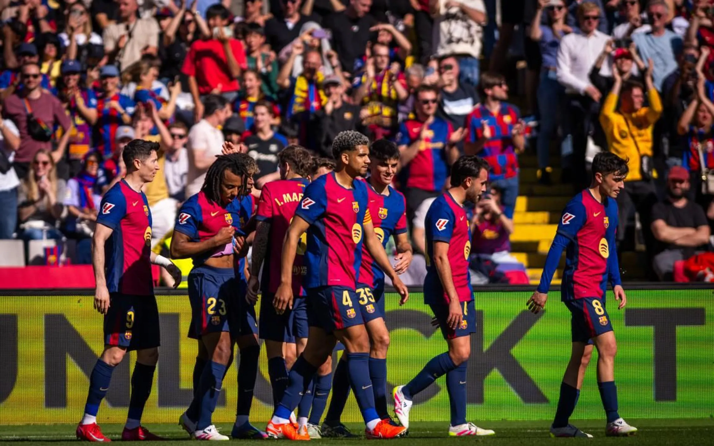 El Barça celebra un gol ante el Girona en Montjuïc