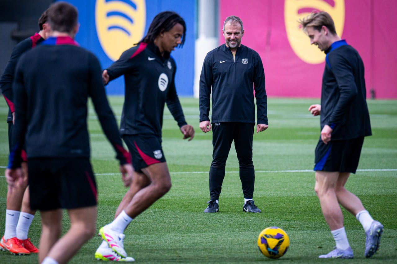 Jugadores del Barça durante el entrenamiento antes del partido ante Osasuna.