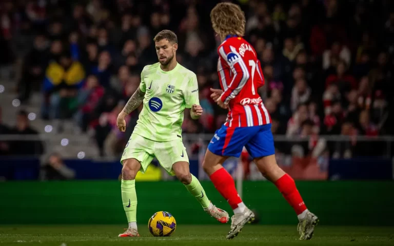 Iñigo Martínez durante el partido Atlético de Madrid - FC Barcelona en LaLiga