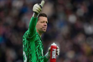 Wojciech Szczesny celebra una victoria con el FC Barcelona