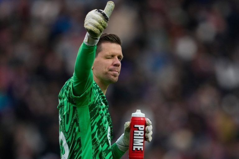 Wojciech Szczesny celebra una victoria con el FC Barcelona
