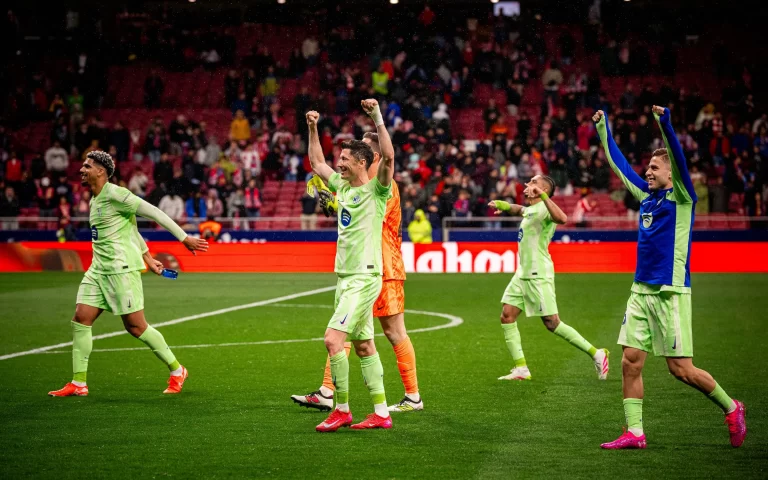 Atlético de Madrid y FC Barcelona disputando el partido de semifinal en el Metropolitano