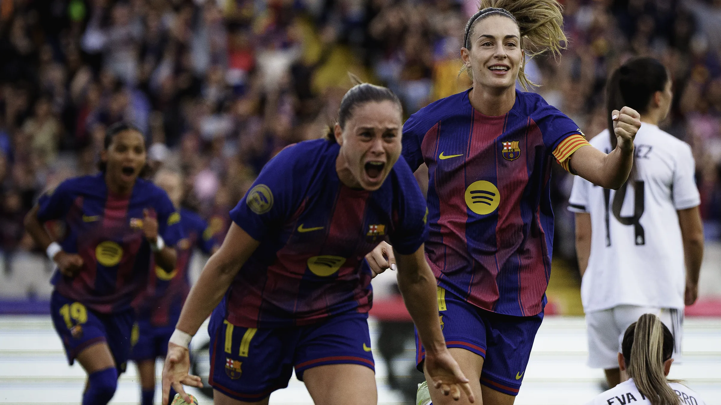 Ewa Pajor celebra el gol del Barça Femenino ante el Real Madrid.