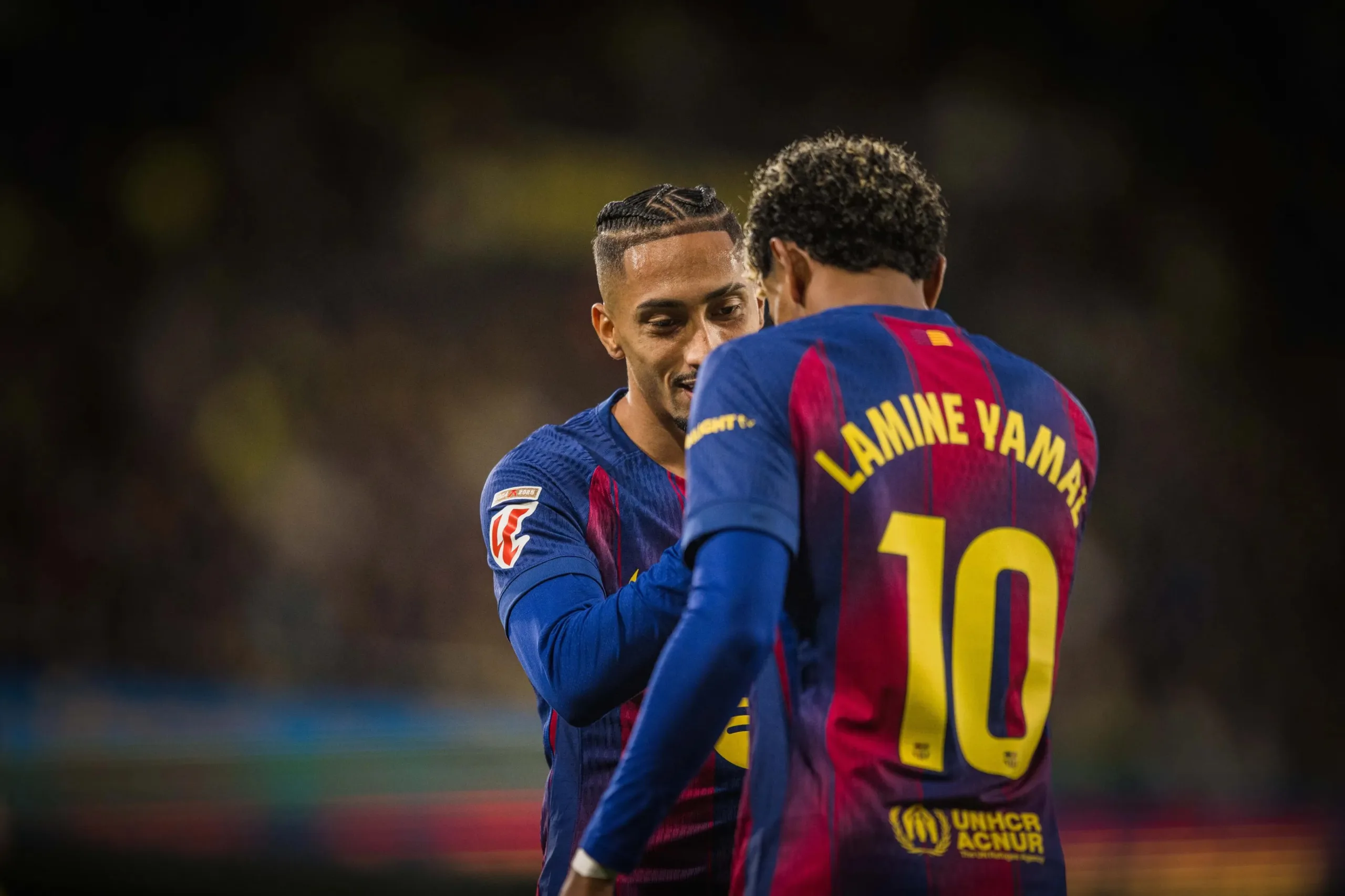 Lamine Yamal y Raphinha celebran uno de los goles del Villareal 0-2 FC Barcelona