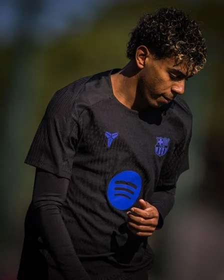 Lamine Yamal en un entrenamiento con el FC Barcelona.