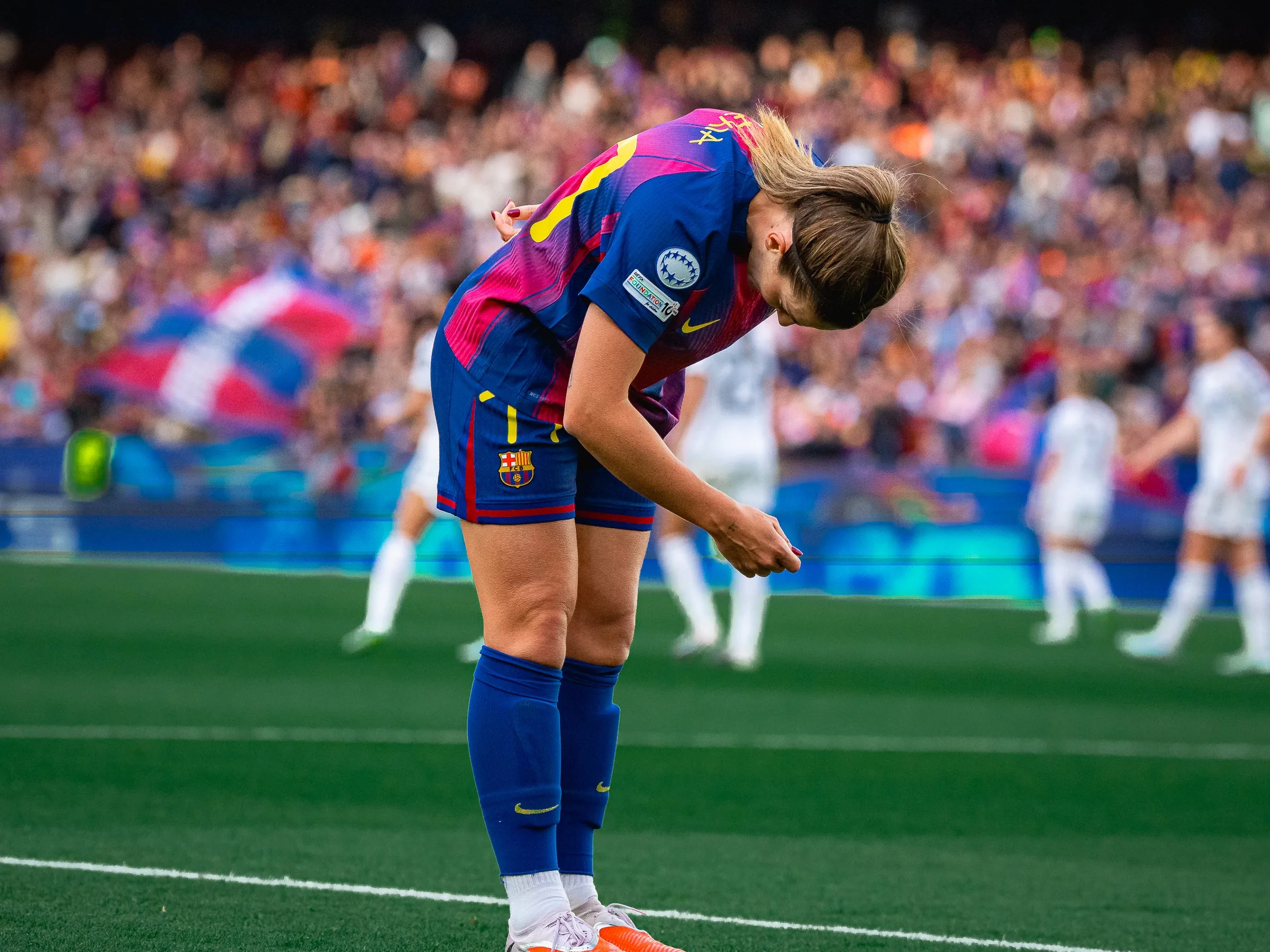 La reverencia de Alexia Putellas en el primer gol del regreso del Barça femenino al nuevo Spotify Camp Nou. (Foto: @fcbfemeni)