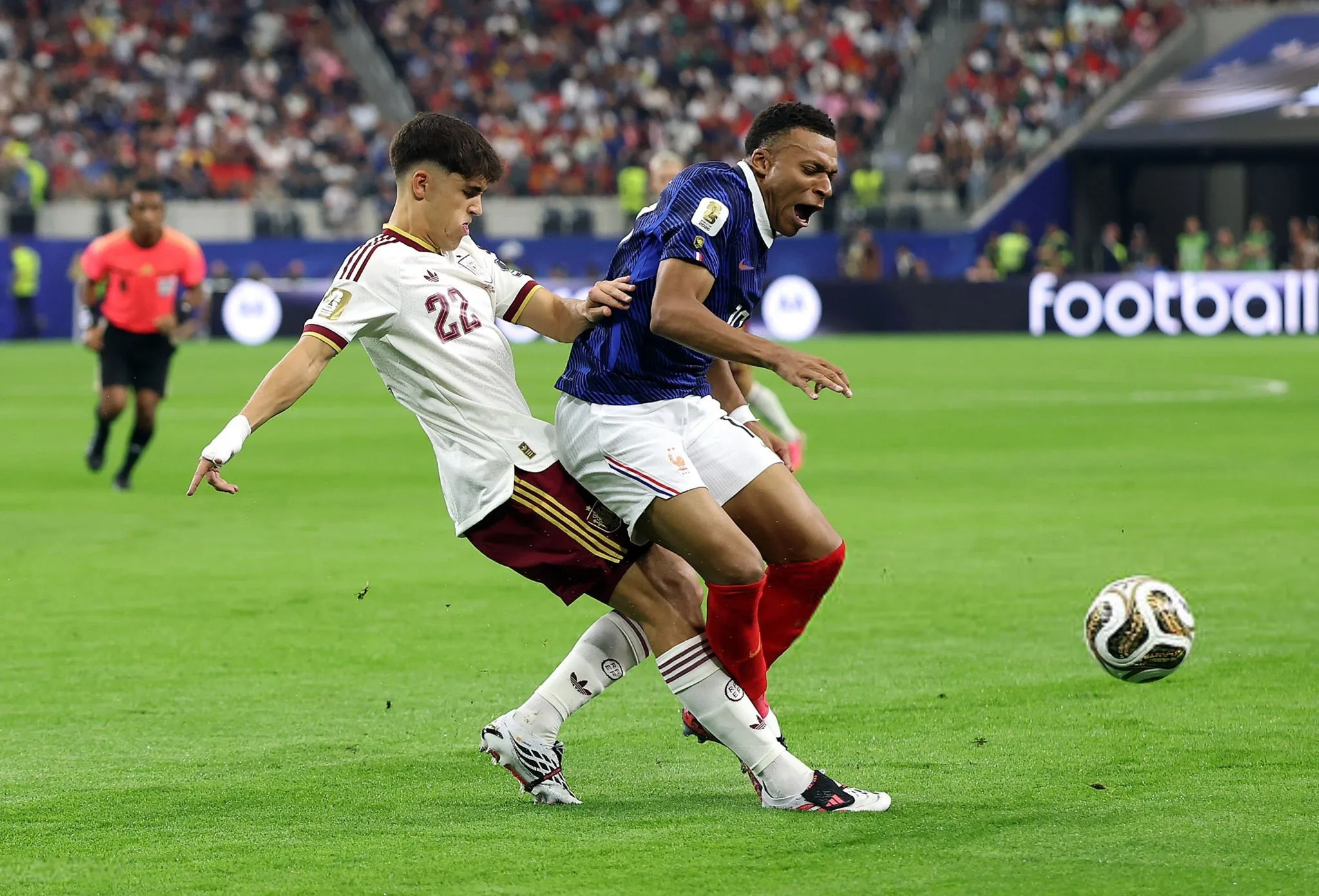 Pau Cubarsí contra Mbappe en el Mundial 2026