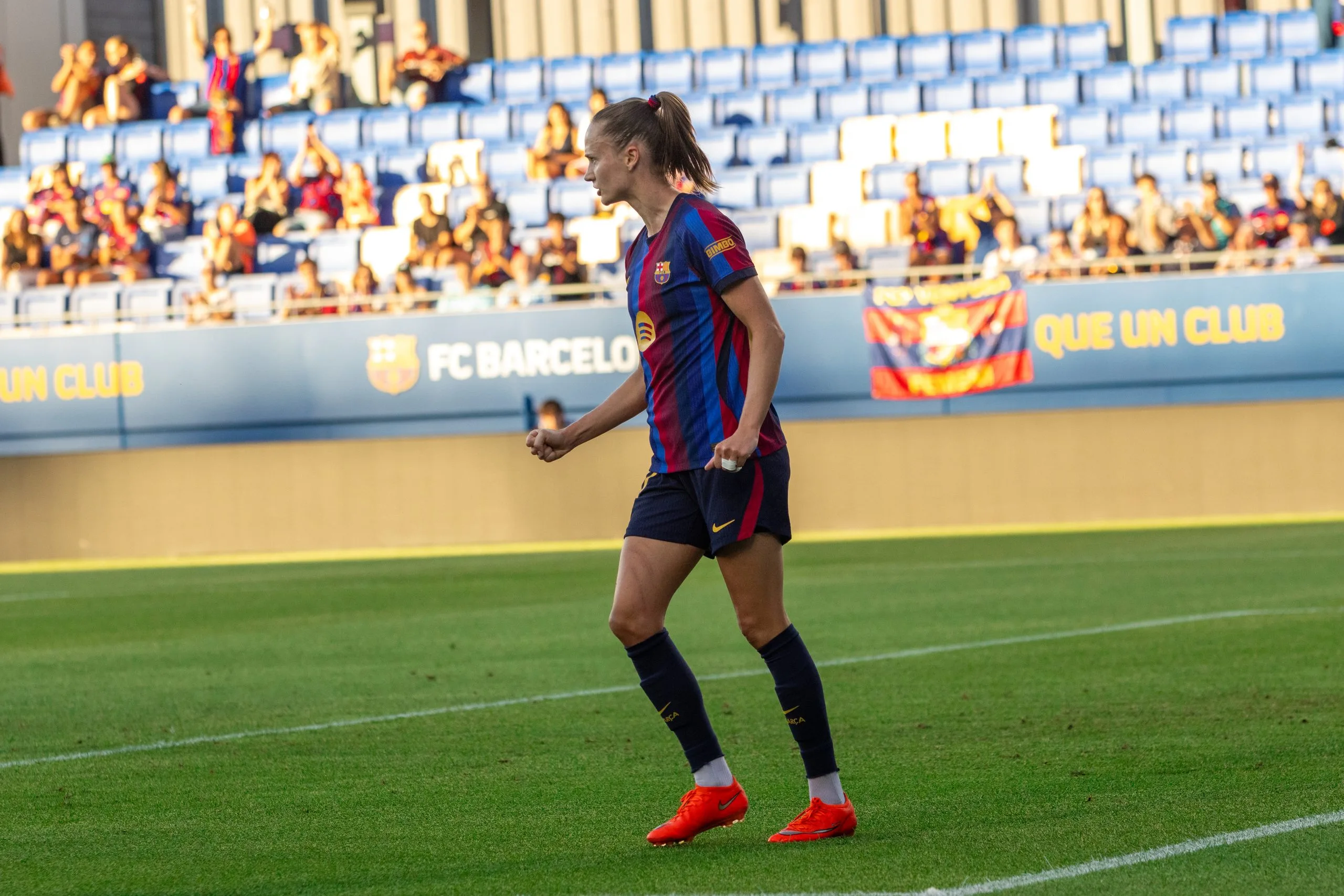 Graham celebrando el primer gol liguero del Barça ante el Tenerife. (Foto: @jsp.raw - a Partido Único)