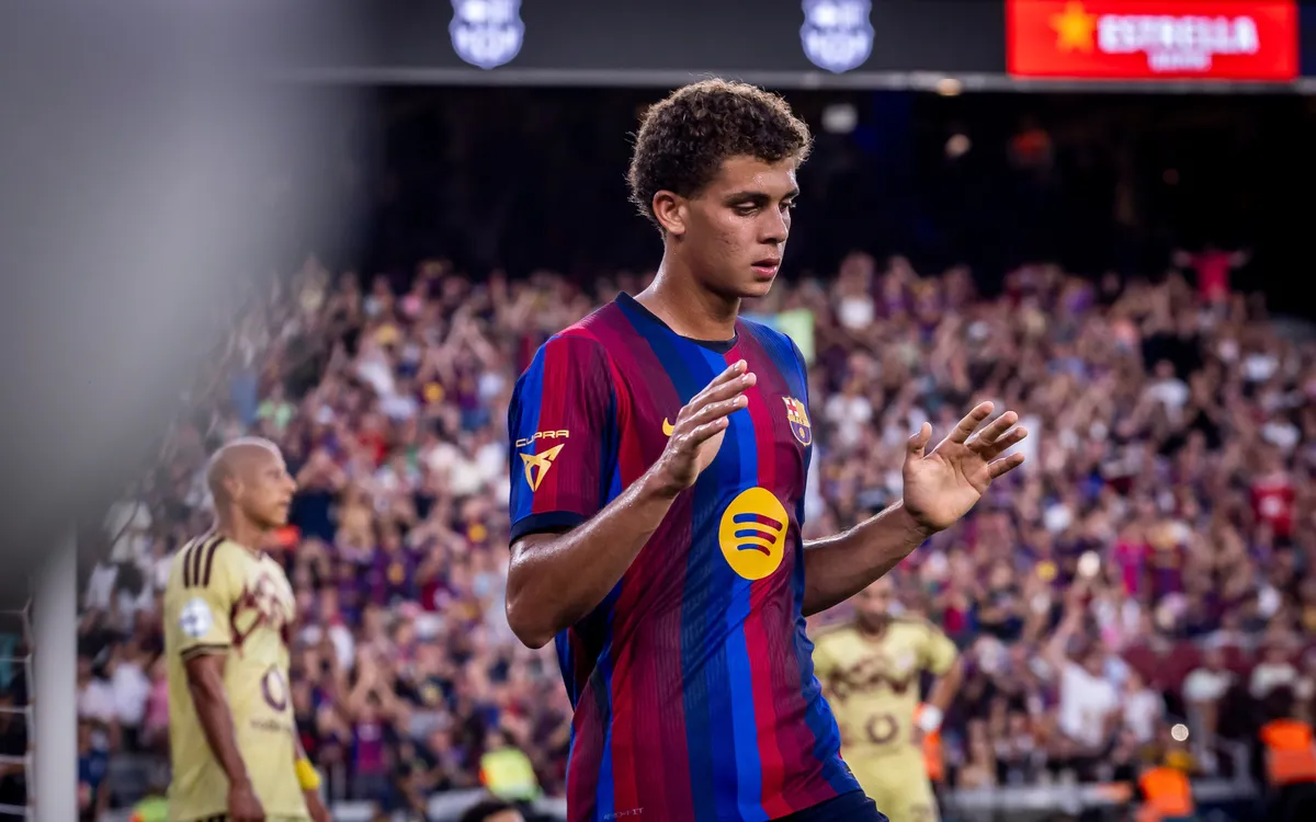 Hamza Abdelkarim durante el Barcelona-Al Ahly del Trofeo Joan Gamper 2026