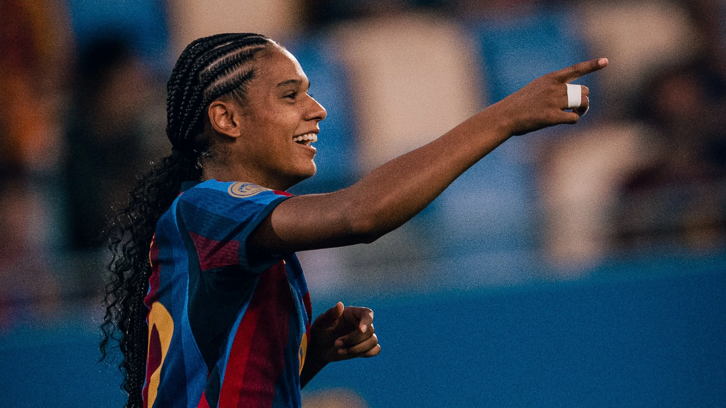 Esmee Brugts celebrando el primero de sus dos goles en el Barça - Atlético de Madrid. (Foto: @fcbfemeni)