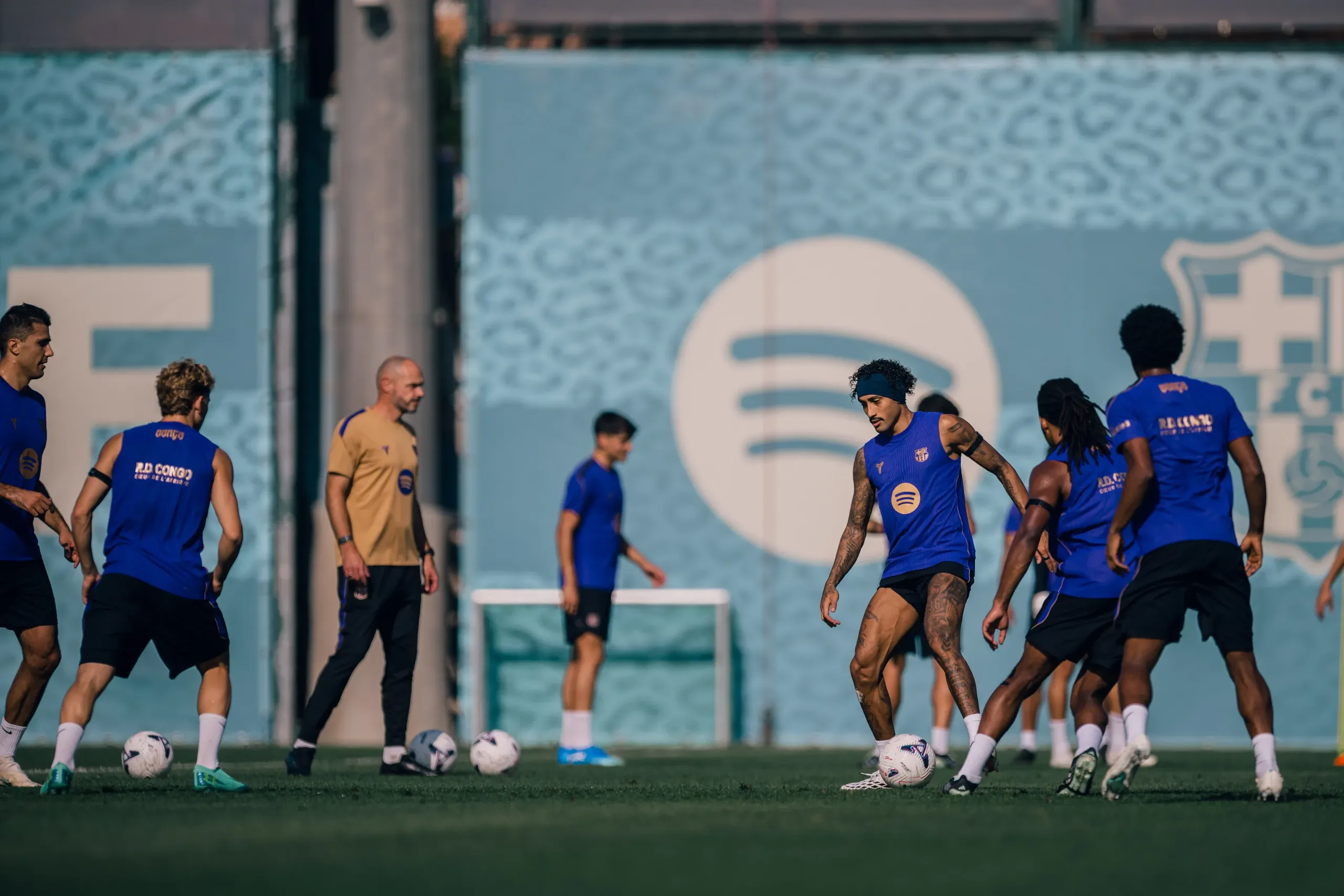 Raphinha vuelve al grupo en los entrenamientos del Barça